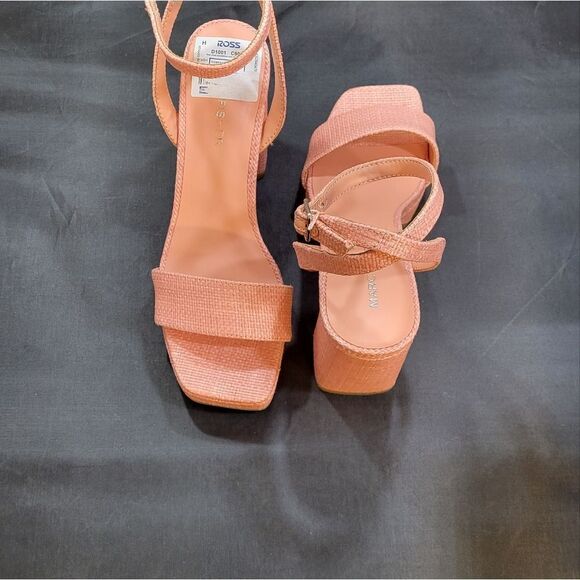 BRAND NEW MARC FISHER MARC FISHER BARELY THERE PLATFORM 2 HEEL SANDAL - Picture 14 of 15